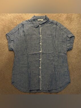 beachlunchlounge Blue and White Striped Short-Sleeve Button-Down Shirt small